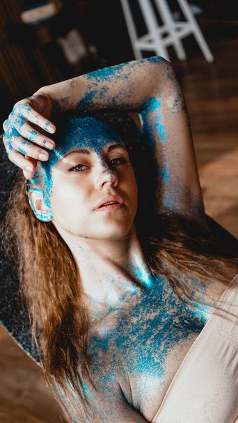 Portrait of beautiful woman with sparkles on her face. Girl with art make up - Foto, afbeelding