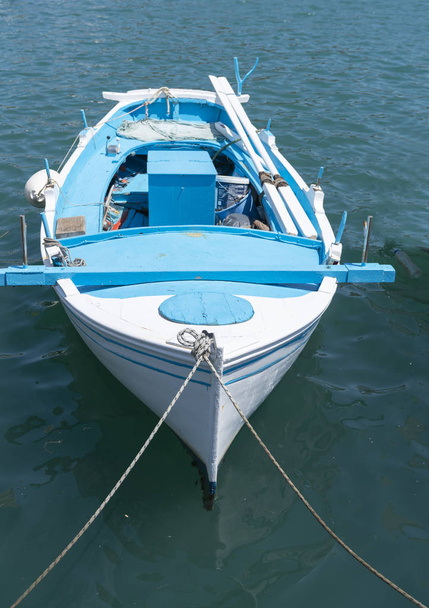 Ermioni beira-mar com seus pitorescos barcos de pesca
  - Foto, Imagem
