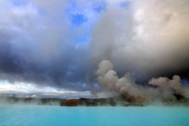Геотермальная область Хверир в Исландии, недалеко от озера Миватн, Исландия, Европа
 - Фото, изображение