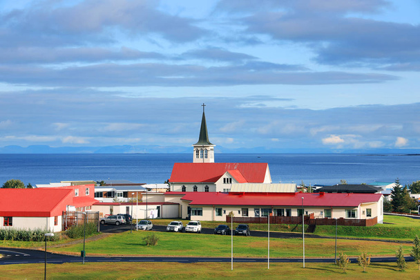 Pueblo de Grundarfjordur en el norte de la península de Snaefellsnes en el oeste de Islandia, Europa
 - Foto, Imagen
