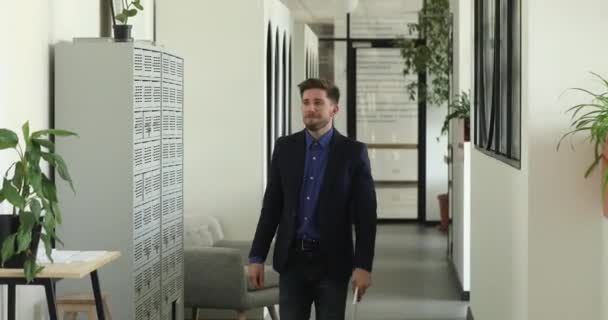 Funny overjoyed businessman dancing celebrating success in office hallway - Záběry, video