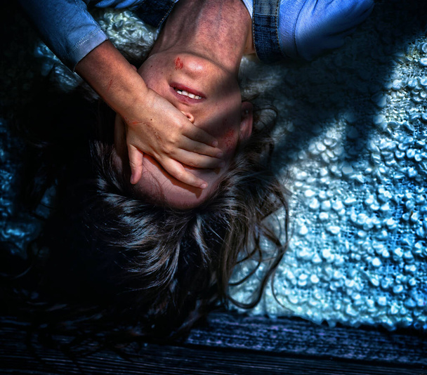 traumatic view of family violence - 写真・画像