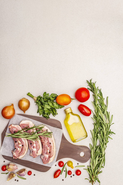 Ventre de porc cru avec couenne, viande de péritoine
 - Photo, image
