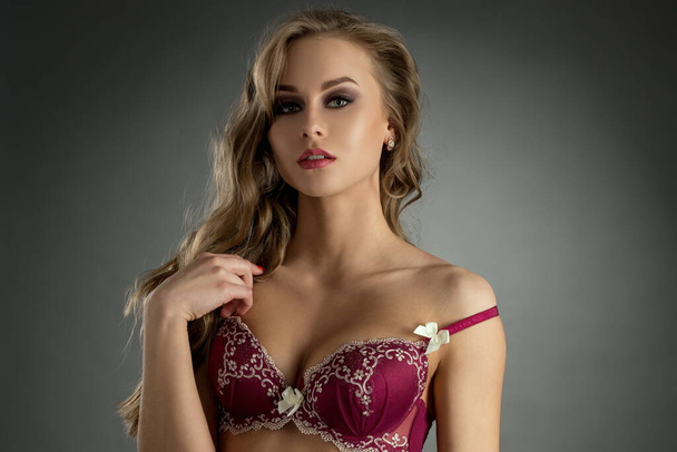 Beautiful model advertises sexy lingerie with lace - Foto, Imagen