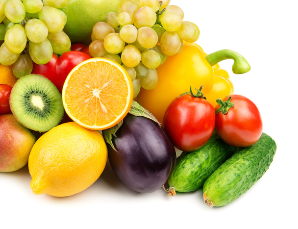 фрукты и овощи изолированы на белом фоне - Фото, изображение
