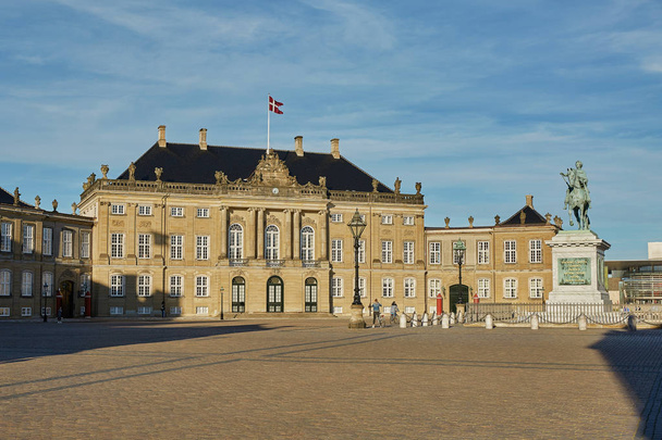 Amalienborg is the residence of the Danish Royal Family. - Фото, зображення