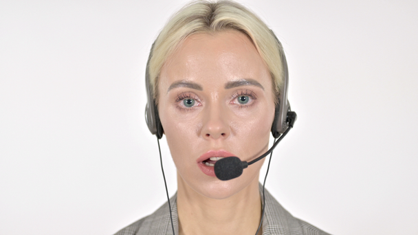 Close Up of Talking Woman z słuchawkami, Call Center - Materiał filmowy, wideo
