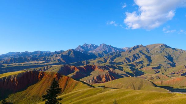 Bellissimo paesaggio naturale veiw della montagna di Qilian Scenic Ar
 - Foto, immagini