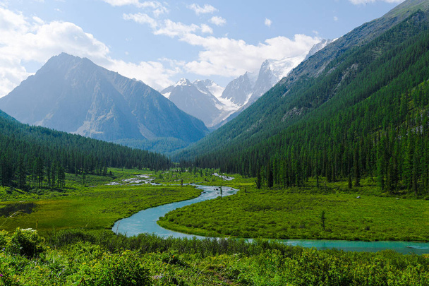 Bend, a ribbon of river in mountain valley on a summer day. - Фото, зображення