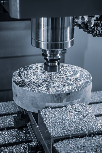 Metallbearbeitende CNC-Fräsmaschine. Schneiden von Metall modern pro - Foto, Bild