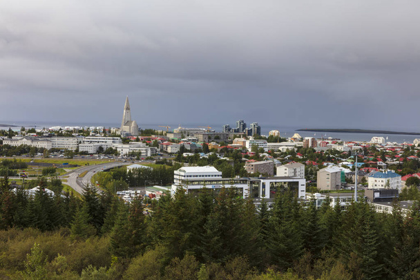 Un paisaje urbano de Reykjavk la capital y la ciudad más grande de Islandia
 - Foto, Imagen