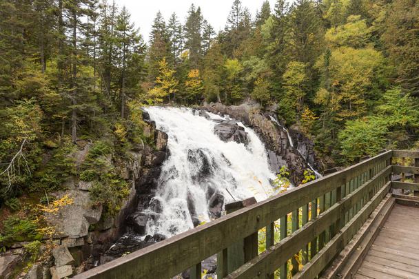 Rutsche du diable. Wasserfall im Mont Tremblant Nationalpark. Quebec. Kanada - Foto, Bild