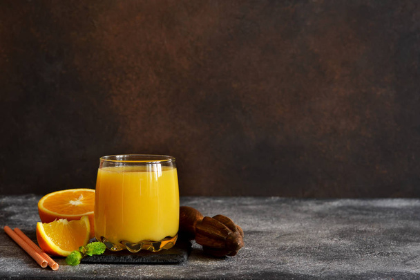 Orange juice, oranges and and juicer on stone background.  - Foto, imagen