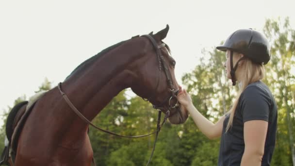 Láska a něha s koněm - Záběry, video