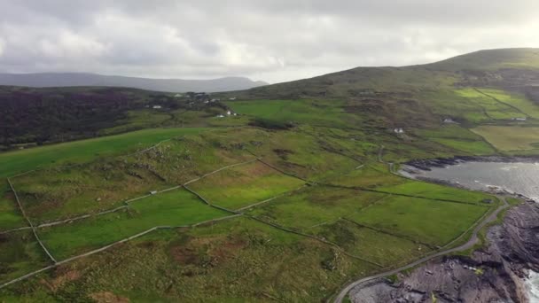 geokaun berg und nebelfelsen, valentia insel, irland - Filmmaterial, Video