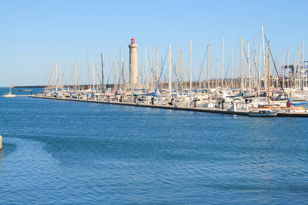 Port and Lighthouse Saint Louis in Sete, a seaside resort and singular island in the Mediterranean sea, it is named the Venice of Languedoc Rousillon, France - Foto, afbeelding