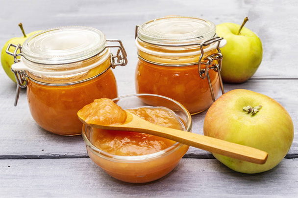 Apple jam, confiture, chutney in a glass jar - Foto, afbeelding