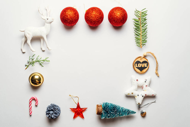 Kerst frame vakantie achtergrond met decoraties en ornament - Foto, afbeelding