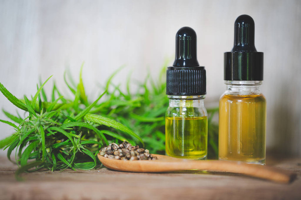 CBD olie hennep producten, medicinale cannabis met extract olie in een  - Foto, afbeelding
