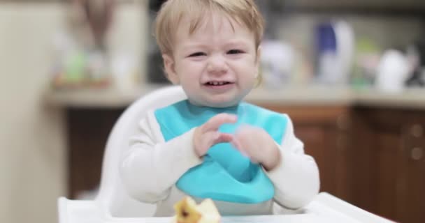 Infant boy with an apple - Video, Çekim