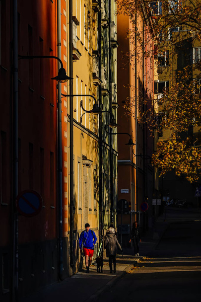 Στοκχόλμη, Σουηδία Πεζοί στο Atlasmuren στο Vasastan. - Φωτογραφία, εικόνα