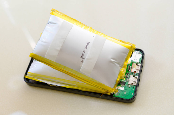 Old lithium-ion battery has expanded - Photo, Image