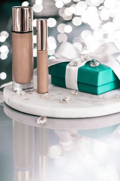 Base de maquillaje de vacaciones, corrector y caja de regalo verde, l
 - Foto, imagen
