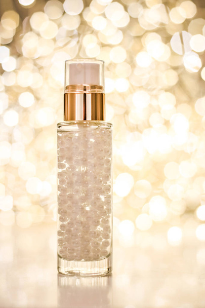 Праздничный макияж базовый гель, сыворотка эмульсии, лосьон бутылки и золота
 - Фото, изображение