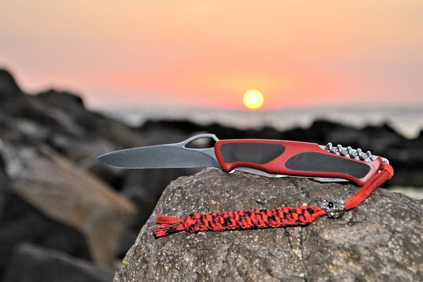 Cuchillo plegable de bolsillo cordón para cordón naturaleza hermoso paisaje puesta del sol
 - Foto, Imagen