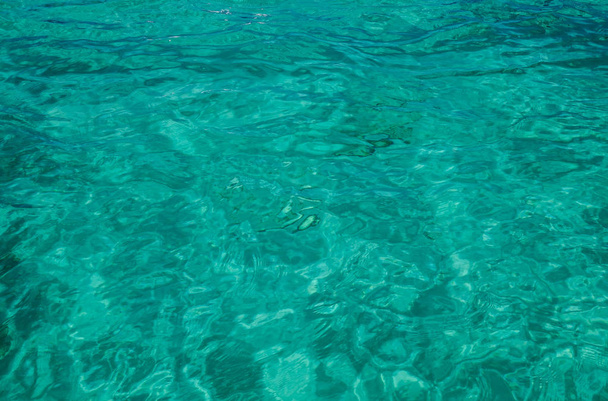 Eau turquoise sur la mer tropicale
 - Photo, image