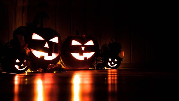 Halloween pumpkin head jack lantern in darkness with light of candles - Foto, Imagen