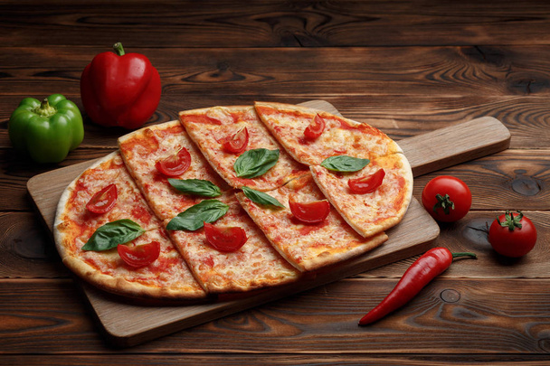 pizza with tomatoes, mozzarella and tartar sauce - Foto, Imagem