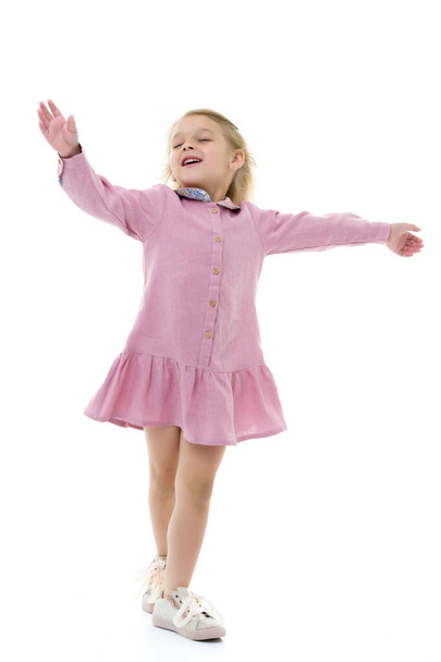 A little girl in a dress is spinning. - Foto, Imagem