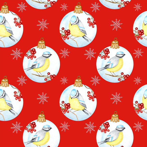 Naadloos patroon met Christmas Glass Ball met rode rowan takken, wintervogels paar Blauwe tiet op rode achtergrond, aquarel met de hand getekend, illustratie voor stof, textuur, papier, scrapbooking - Foto, afbeelding