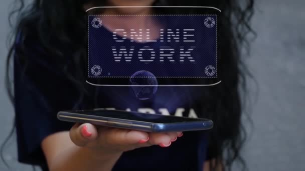 ハドのホログラムを示す女性オンライン作業 - 映像、動画