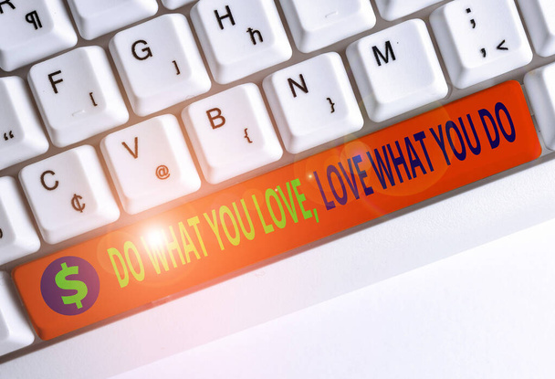 Käsitteellinen käsin kirjoittaminen osoittaa Do What You Love What You Do. Business valokuva tekstiä voit tehdä juttuja nautit sen toimimaan paremmissa paikoissa sitten White PC näppäimistö huomautus paperin yläpuolella valkoinen
 - Valokuva, kuva