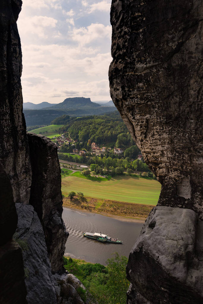 ザクセン・スイスの美しい日の出 - 写真・画像