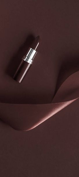 Luxus rúzs és selyem szalag csokoládé nyaralás háttér, - Fotó, kép