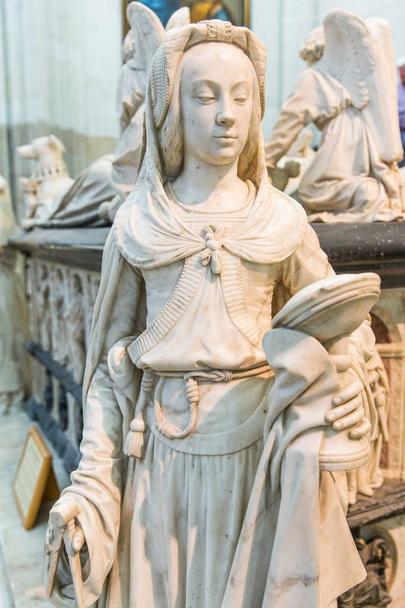 Франсуа І Могила Двоє облич статуї Представляючи чесноту в соборі Нанта Сен-П'єр і Сен-Поль, Франція - Фото, зображення
