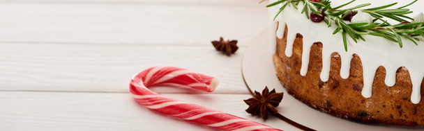 christmas pie with icing on white wooden table with candy canes and anise star seeds - Foto, Imagem