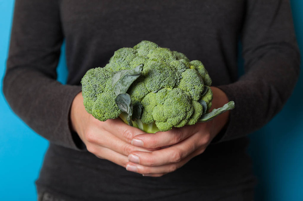 Tree broccoli in hands, beauty antioxidant vegetarian food. - Fotoğraf, Görsel
