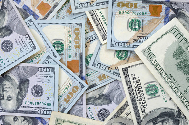 A 100 dolláros bankjegyek felülnézeti háttere. Usd valuta koncepció és gazdag élet - Fotó, kép