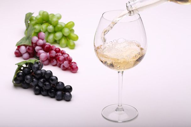 Pour the wine into a glass - Foto, Imagen