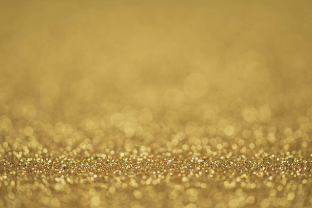 goldener Weihnachtshintergrund, abstrakter festlicher Glitzer-Bokeh-Hintergrund, defokussierter Luxus und elegante Dekoration, leuchtende Party-Vorlage  - Foto, Bild