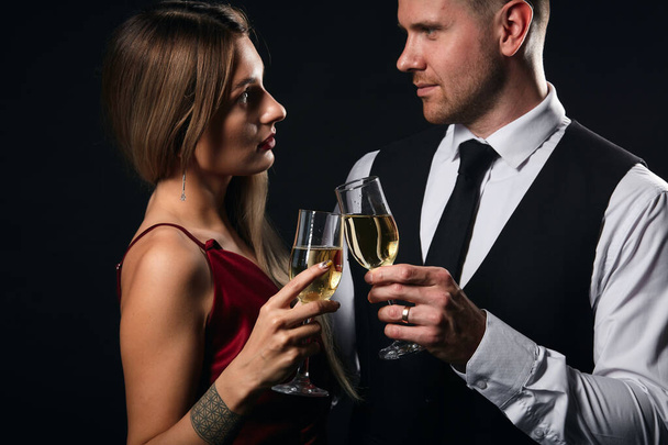 young elegant woman and handsome man enjoying spending time - Foto, afbeelding