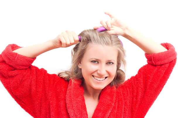 Kız saç curlers kaldırır - Fotoğraf, Görsel