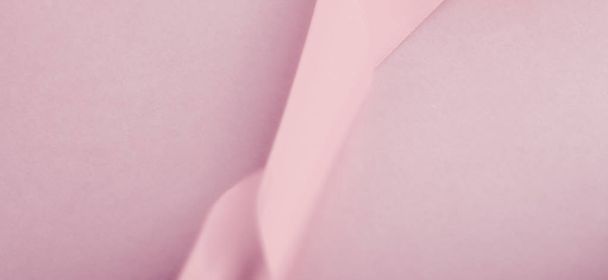 Abstract zijde lint op blozen roze achtergrond, exclusieve luxe  - Foto, afbeelding