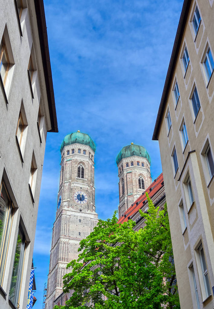 La Frauenkirche, o Catedral de Nuestra Señora) ubicada en Munich, Baviera, Alemania
.  - Foto, imagen