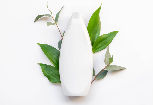 Natural organic cosmetic packaging plastic mock up with leaves. Mock-up bottle for branding. - Fotoğraf, Görsel