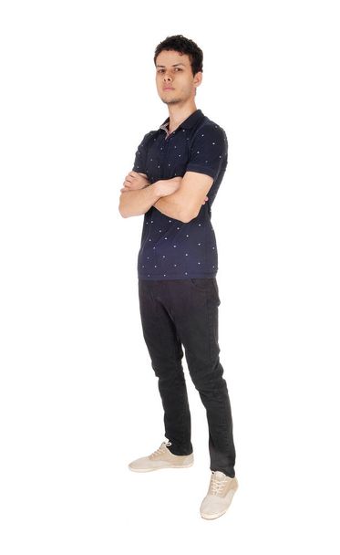 Tall young man standing with his arms crossed - Foto, imagen
